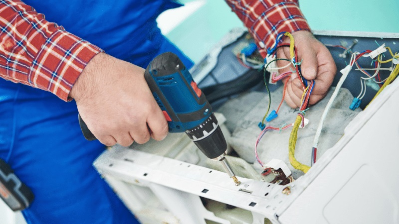 Adapazarı Hotpoint Hotpoint çamaşır makinesi kart tamiri – Su almama arızası orijinal parça ile giderildi. - Teknik servis örneği